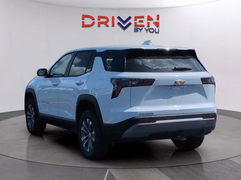 New 2026 Chevrolet Equinox LT w/ Convenience Package II FWD image 3