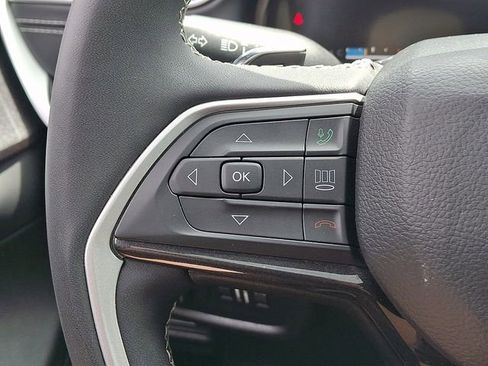 Used 2023 Jeep Grand Cherokee Altitude AWD/4WD image 21