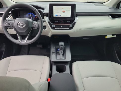 Used 2026 Toyota Corolla Cross LE image 12