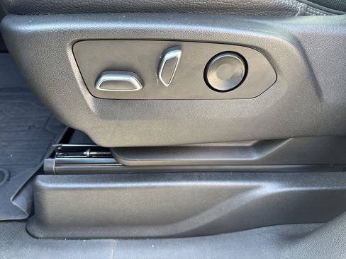 Used 2022 GMC Yukon XL Denali image 10