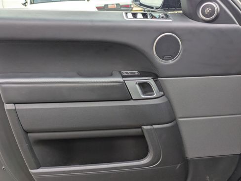 Used 2019 Land Rover Range Rover Sport HST image 11