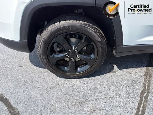 Certified 2023 Jeep Grand Cherokee Limited w/ Black Appearance Package AWD/4WD image 18