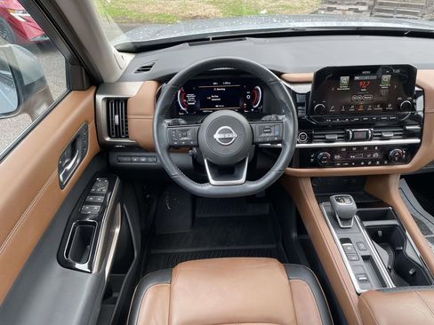 Used 2024 Nissan Pathfinder Platinum image 14