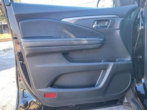 Used 2022 Honda Pilot Sport image 16