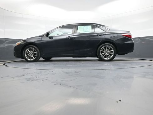 Used 2016 Toyota Camry SE image 31