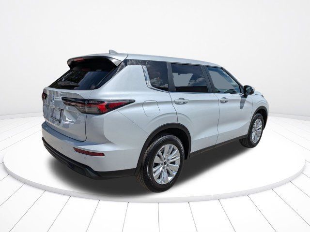 New 2026 Mitsubishi Outlander ES FWD image 4