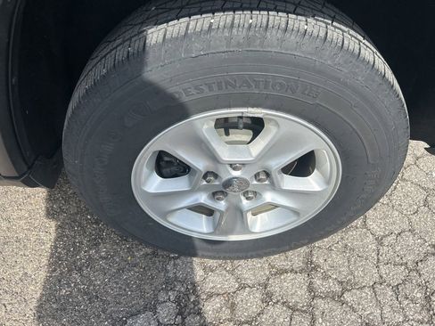 Used 2017 Jeep Grand Cherokee Laredo w/ Quick Order Package 23E image 32