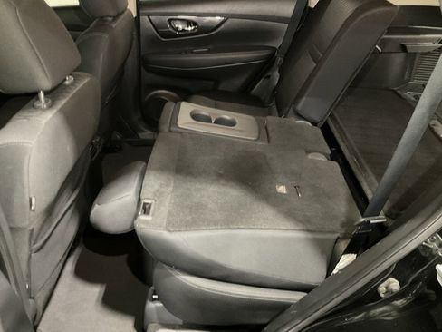 Used 2017 Nissan Rogue SV image 35