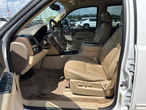 Used 2010 Chevrolet Suburban LT RWD image 24