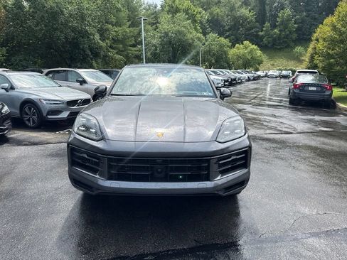 Used 2024 Porsche Cayenne Coupe AWD/4WD image 2
