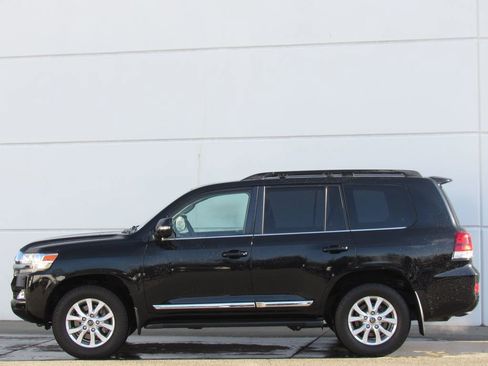 Certified 2020 Toyota Land Cruiser w/ Preferred Accessory Package image 4