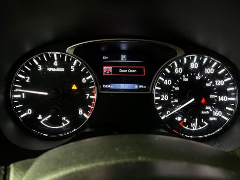 Used 2019 Nissan Pathfinder S image 10