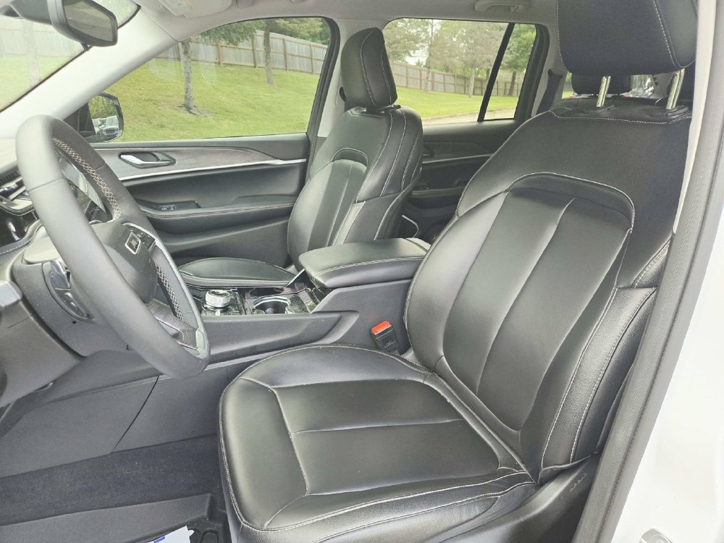 Used 2023 Jeep Grand Cherokee 4WD 4xe image 11