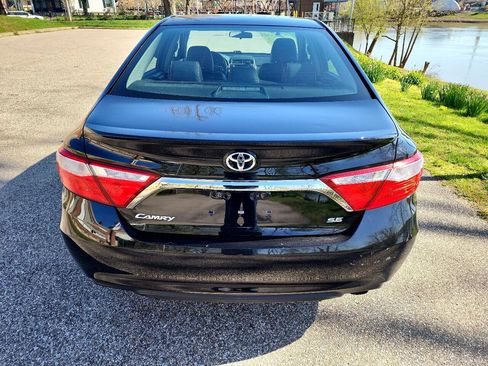 Used 2017 Toyota Camry SE image 4