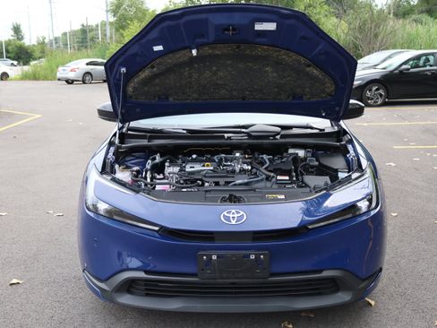 Certified 2025 Toyota Prius LE FWD image 12