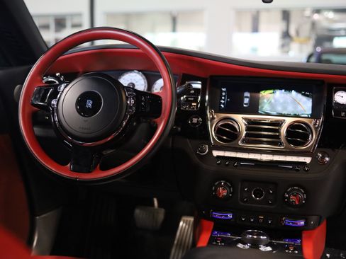 Used 2018 Rolls-Royce Wraith RWD image 32