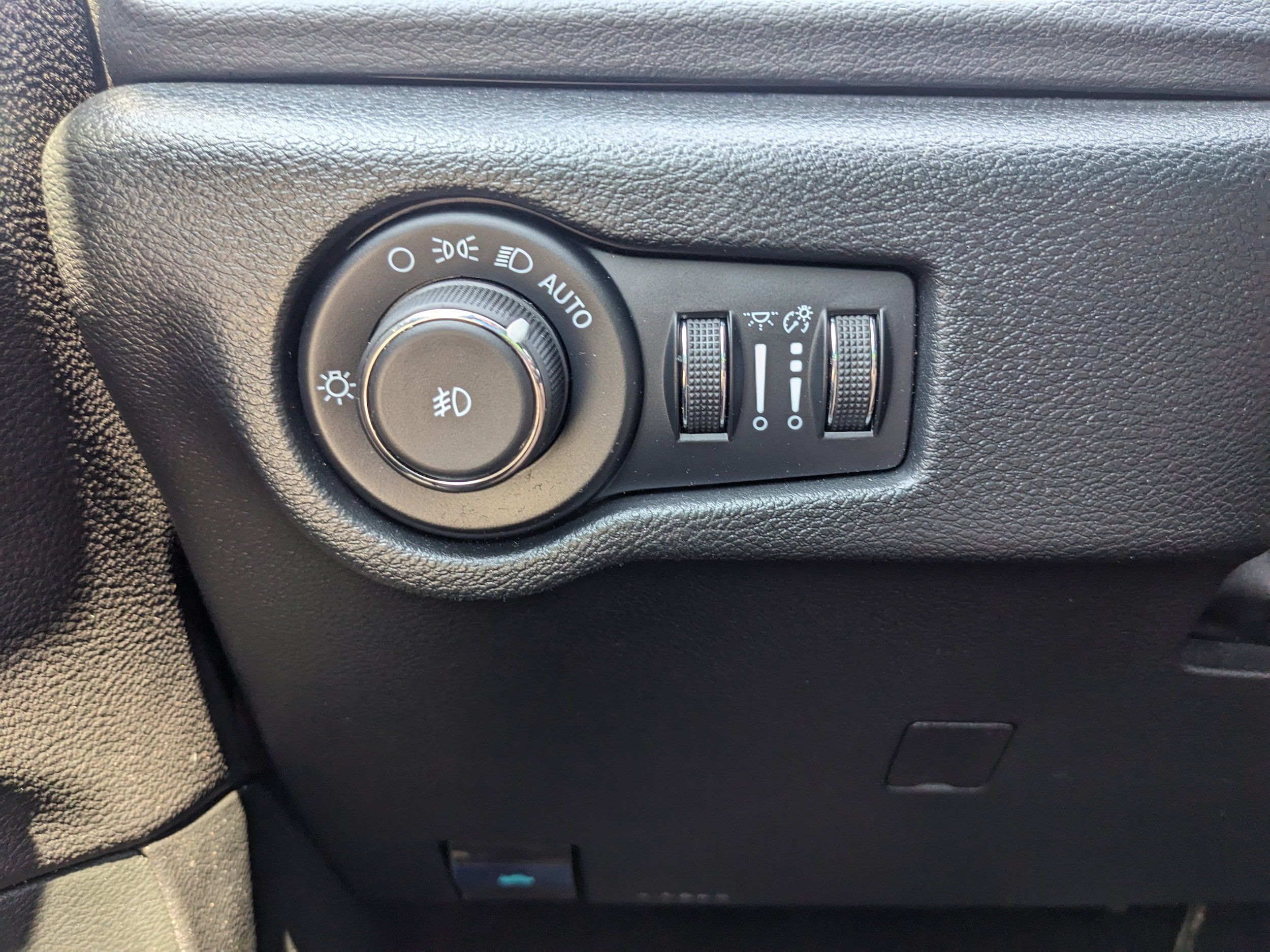 Used 2026 Chrysler Pacifica Select FWD image 33