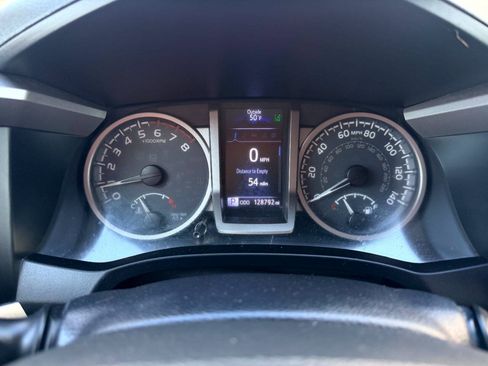 Used 2018 Toyota Tacoma SR5 AWD/4WD image 58