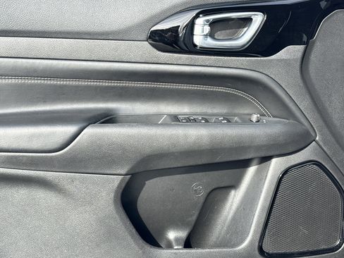 Used 2024 Jeep Compass Latitude w/ Altitude Special Edition image 13