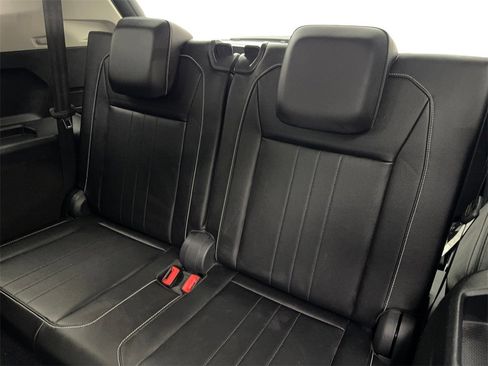 Used 2022 Volkswagen Tiguan SE image 40