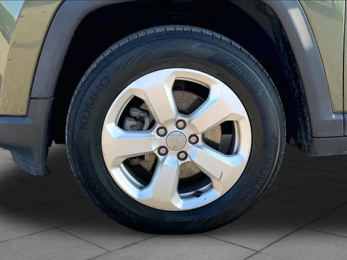 Used 2019 Jeep Compass Latitude w/ Cold Weather Group AWD/4WD image 11