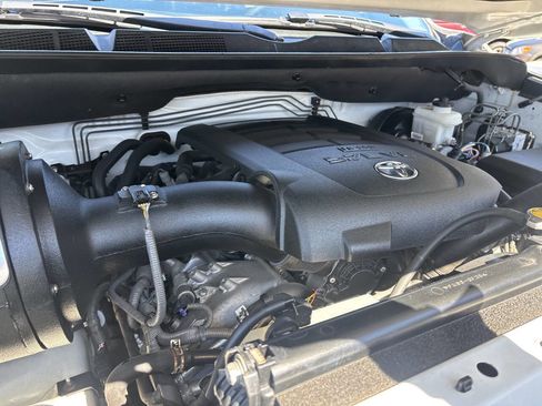 Used 2014 Toyota Tundra SR5 w/ SR5 Upgrade Package image 34