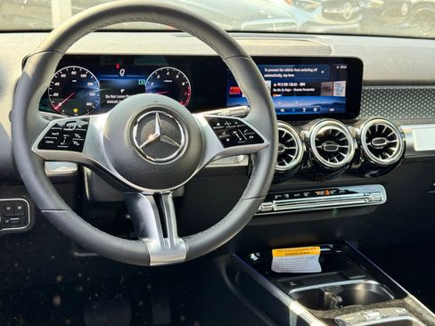 New 2025 Mercedes-Benz GLB 250 image 27