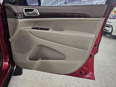 Used 2012 Jeep Grand Cherokee Laredo w/ Laredo E Group image 25