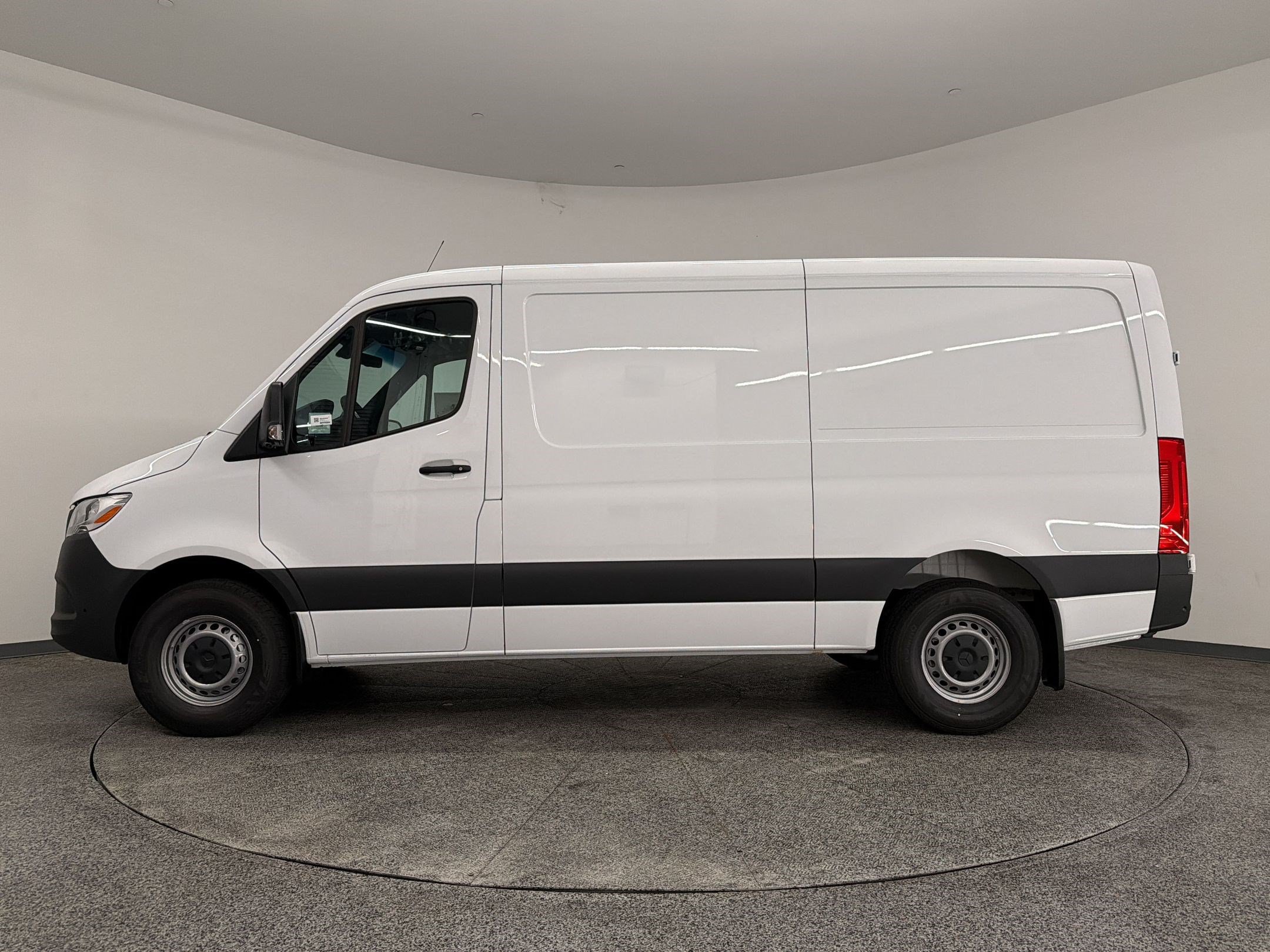 Used 2026 Mercedes-Benz Sprinter 2500 image 2