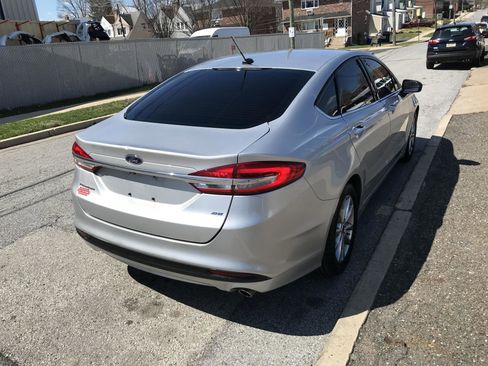 Used 2017 Ford Fusion SE image 5