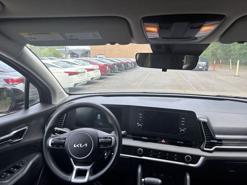 Used 2025 Kia Sportage LX FWD image 33