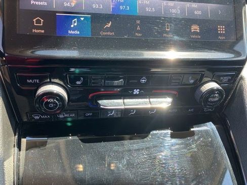 Certified 2023 Jeep Grand Cherokee L Limited AWD/4WD image 19