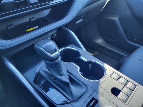 Used 2025 Toyota Highlander XSE image 12