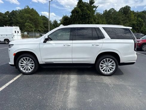 Used 2024 Cadillac Escalade Luxury RWD image 2