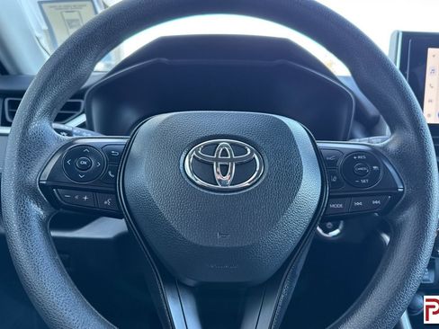 Used 2025 Toyota RAV4 XLE AWD/4WD image 27