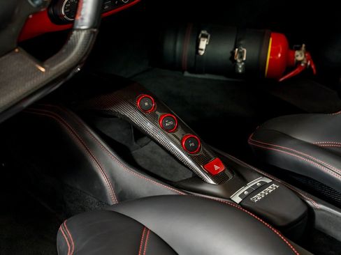 Used 2018 Ferrari 488 GTB RWD image 19