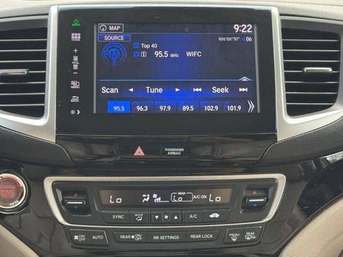 Used 2016 Honda Pilot Touring image 13