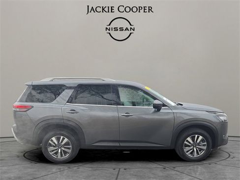 Certified 2025 Nissan Pathfinder SL image 6