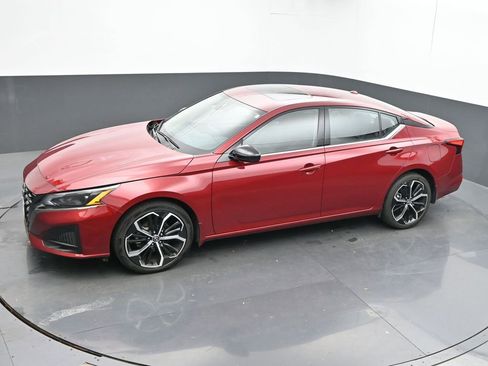 Used 2024 Nissan Altima 2.5 SR w/ SR Premium Package image 41