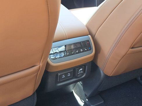 New 2026 Nissan Pathfinder Platinum FWD image 19