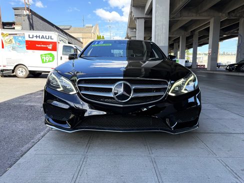 Used 2015 Mercedes-Benz E 400 4MATIC Sedan image 2