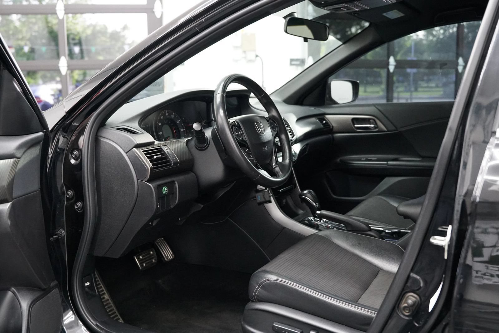 Used 2017 Honda Accord Sport image 15