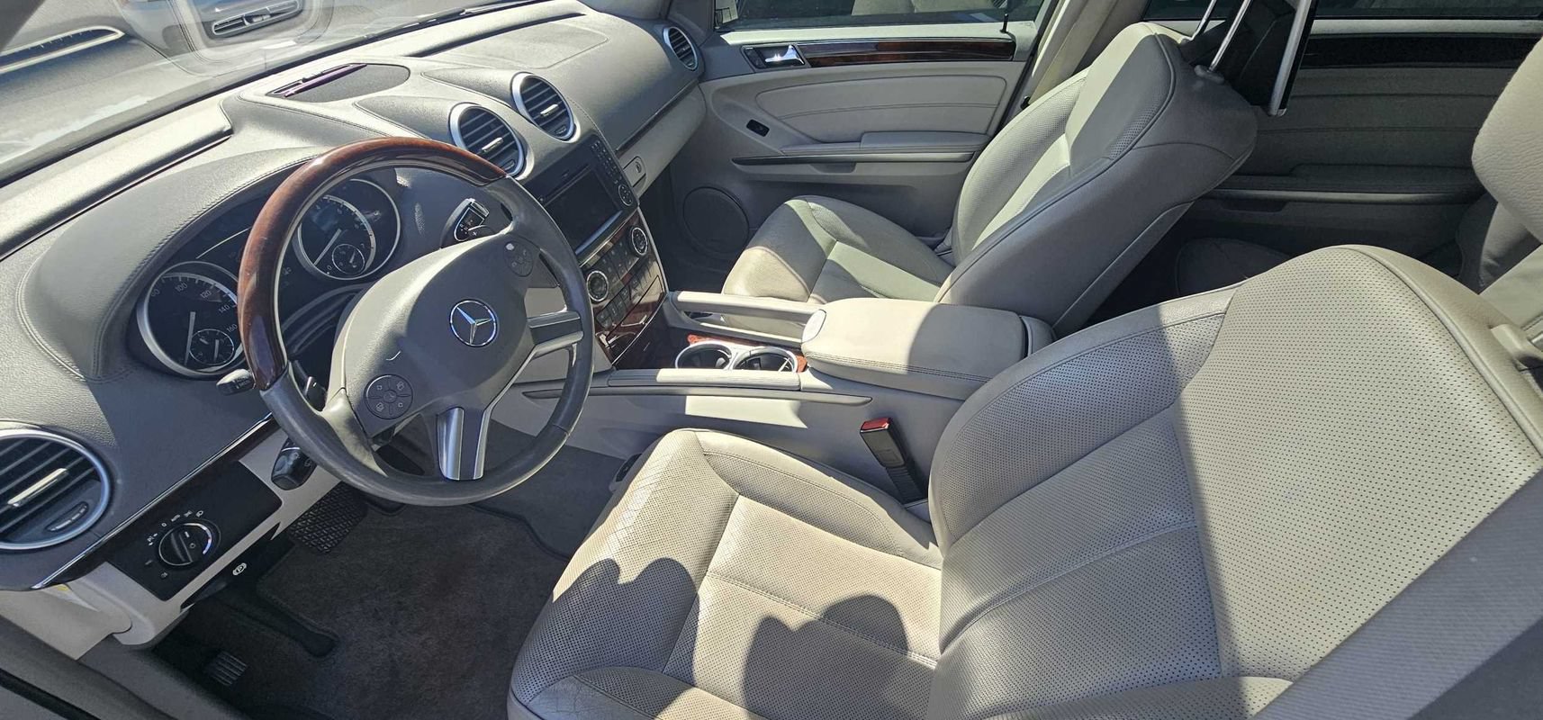 Used 2011 Mercedes-Benz GL 550 4MATIC image 16