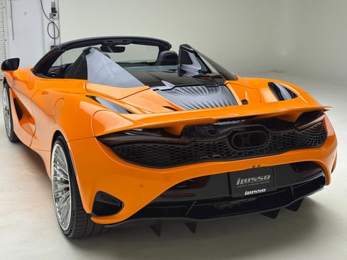 Used 2025 McLaren 750S Spider RWD image 6