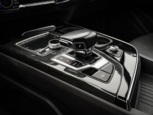 Used 2018 Audi Q7 3.0T Prestige w/ Prestige Package image 40