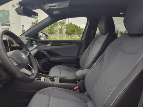 New 2026 Volkswagen Tiguan SE R-Line image 13