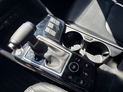 Used 2025 Kia Sportage EX FWD image 23