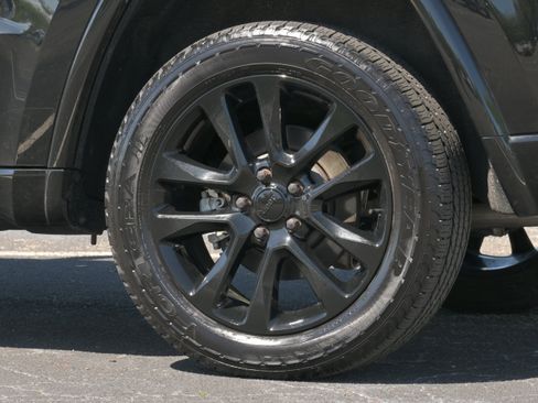 Used 2022 Jeep Grand Cherokee Laredo X image 33