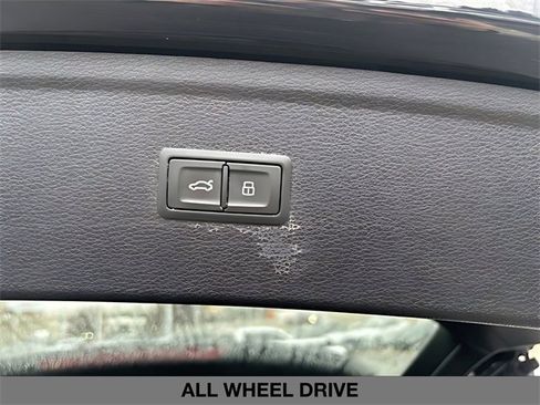 Used 2020 Audi Q5 2.0T Premium image 16