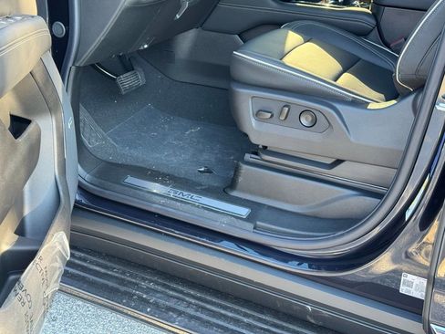 New 2026 GMC Yukon Elevation image 20